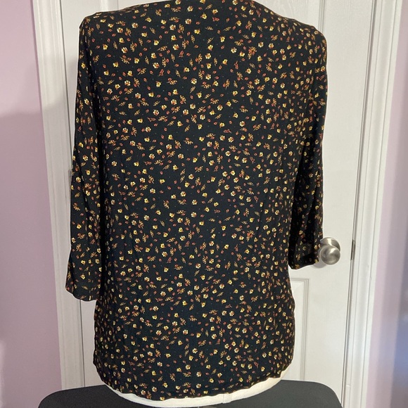 Adorable H&M Top - Picture 3 of 4